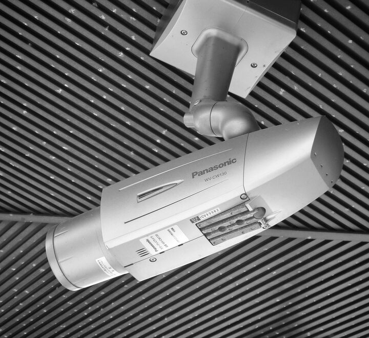 De fleste slalåmbakker har i dag et webkamera som fjerner en masse telefonsamtaler med spørsmål om hvordan forholdene er i dag. Innestengt i mange komplekse systemer ligger det en enkel løsning som er god nok., sier Espen Andersen. (Foto: Franck V., Unspash.com.)